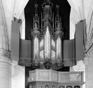 The Van Covelens organ in the St.-Laurenskerk at Alkmaar by Wim Diepenhorst and
Rogér van Dijk