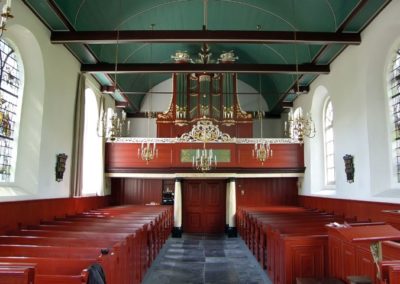 Het orgel in Engwierum. Een typische Van Dam-klank in een a-typische kas