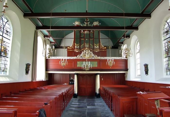 Het orgel in Engwierum. Een typische Van Dam-klank in een a-typische kas