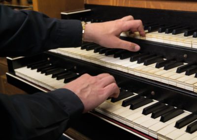 De vrijwillige organist: een gave Gods of iemand met een arbeidsovereenkomst? En heeft de organist recht op vakantiedagen?