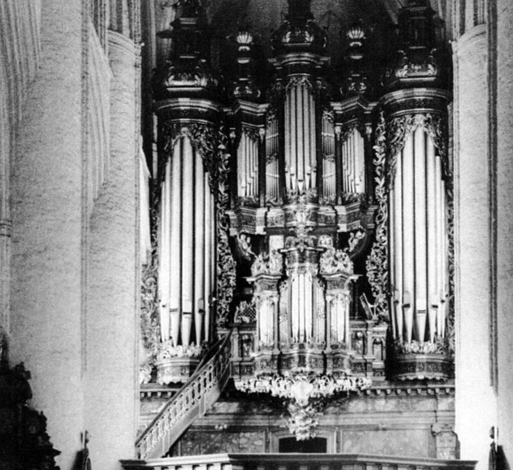 Gottfried Frietzsch en het grote orgel in Hamburgse St.-Katharinen. Het aantal manualen, hun omvang en subsemitoetsen