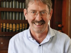 Luisterend naar de natuur van klank. Een portret van Adriaan van Rossem
